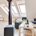 Jane's Attic * Praag