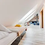 Jane's Attic * Praag